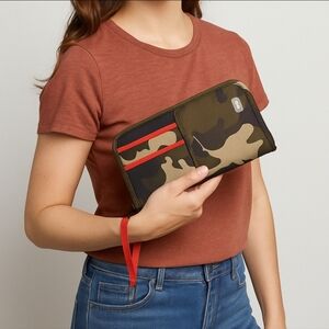 Lug Scout Wallet Olive Camo NWT Travel Organizer